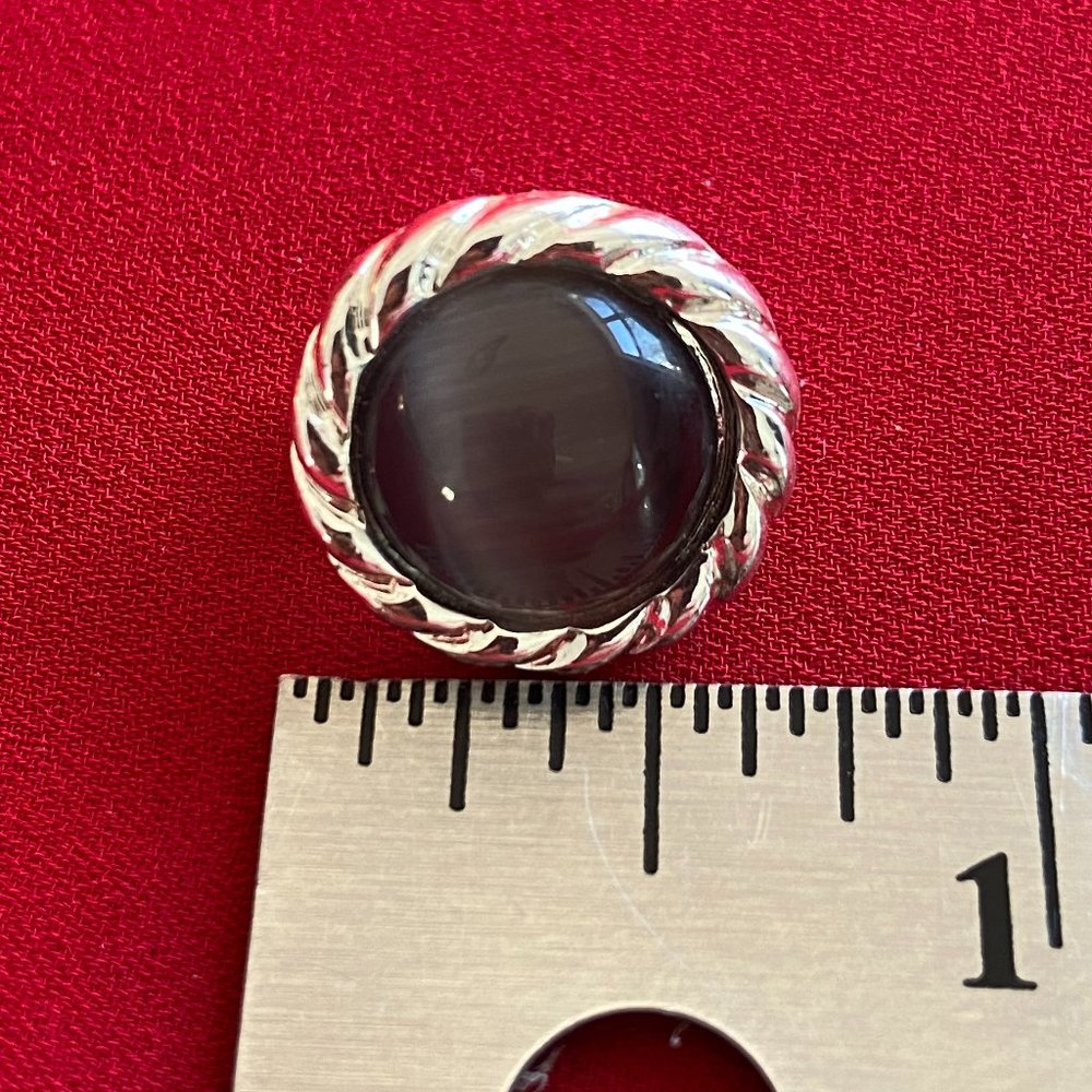 Vintage Clip-On Earrings - Picture 5 of 5